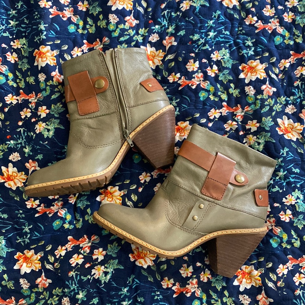 Anthropologie Lucky Penny Ankle Booties. Size 6 1/2 women’s Brass and Band.